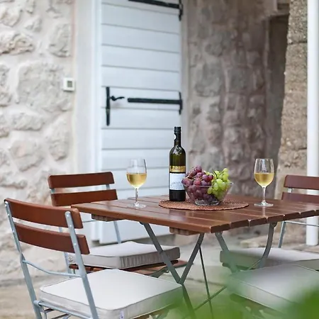 Сasa de vacaciones In With Kitchen Dubrovnik